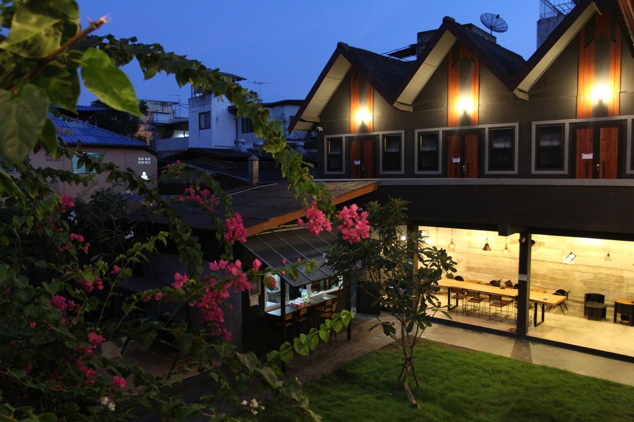 Chiangmai Moli Inn (Adults Only) Chiang Mai Exteriör bild