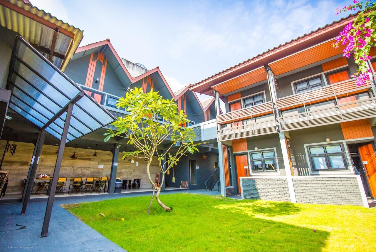 Chiangmai Moli Inn (Adults Only) Chiang Mai Exteriör bild