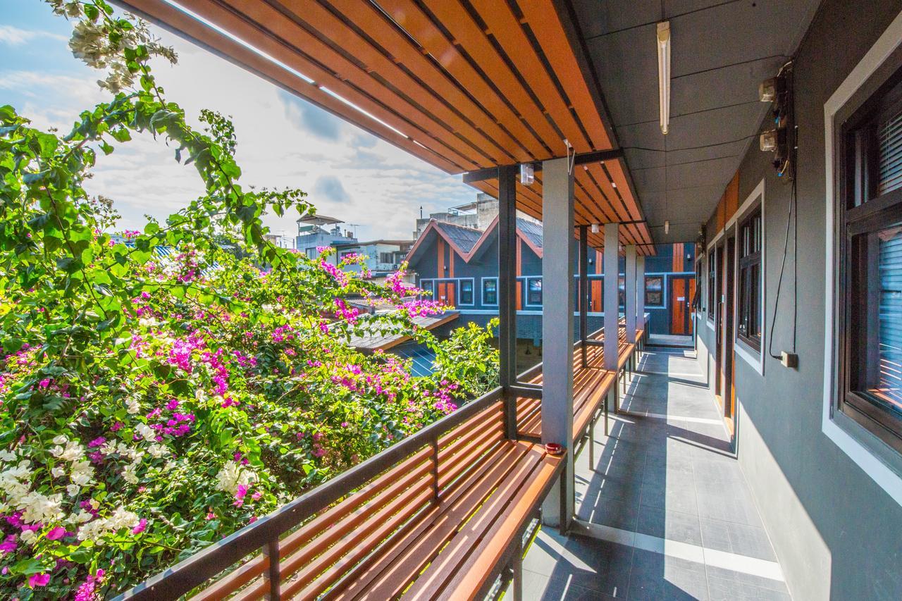 Chiangmai Moli Inn (Adults Only) Chiang Mai Exteriör bild