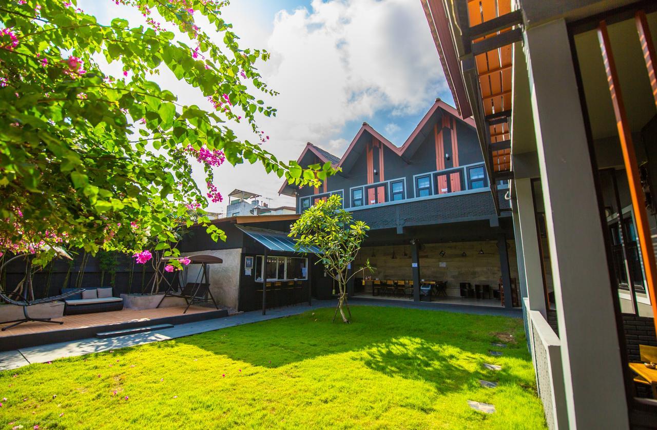 Chiangmai Moli Inn (Adults Only) Chiang Mai Exteriör bild