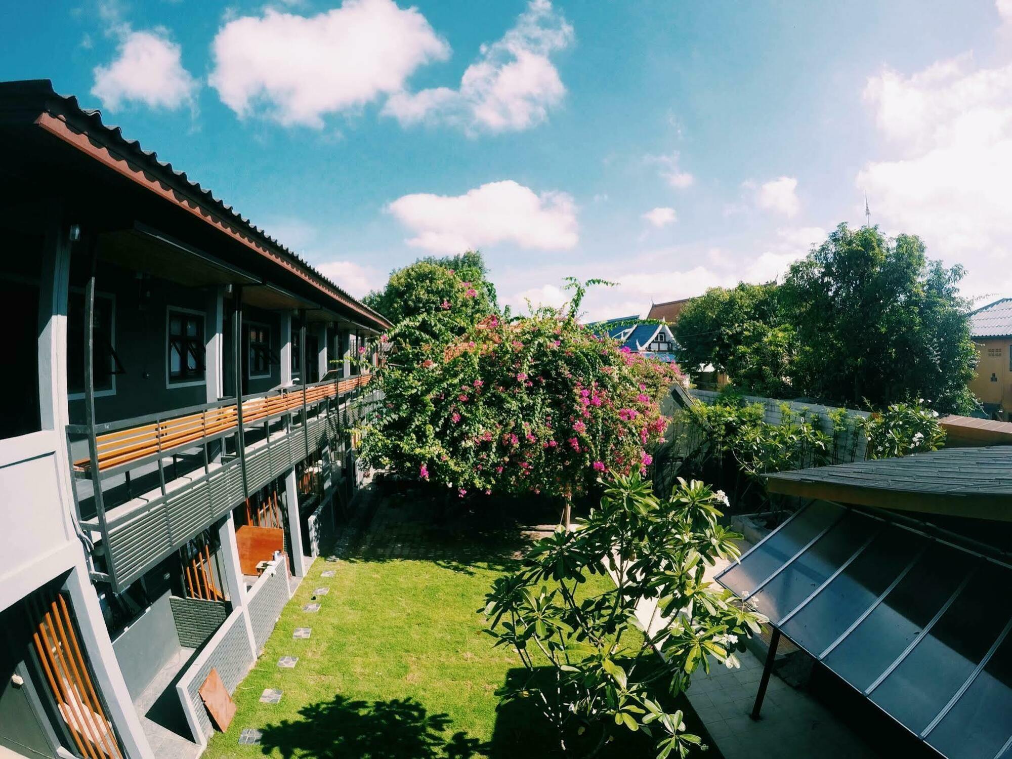 Chiangmai Moli Inn (Adults Only) Chiang Mai Exteriör bild